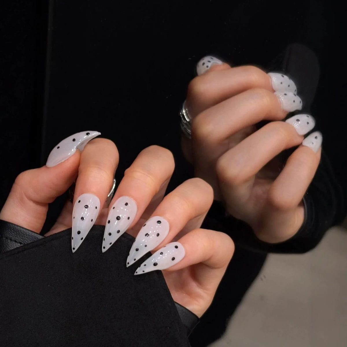 Press-On Nail Set Stiletto Acrylic Polka Dot Reusable Tabs