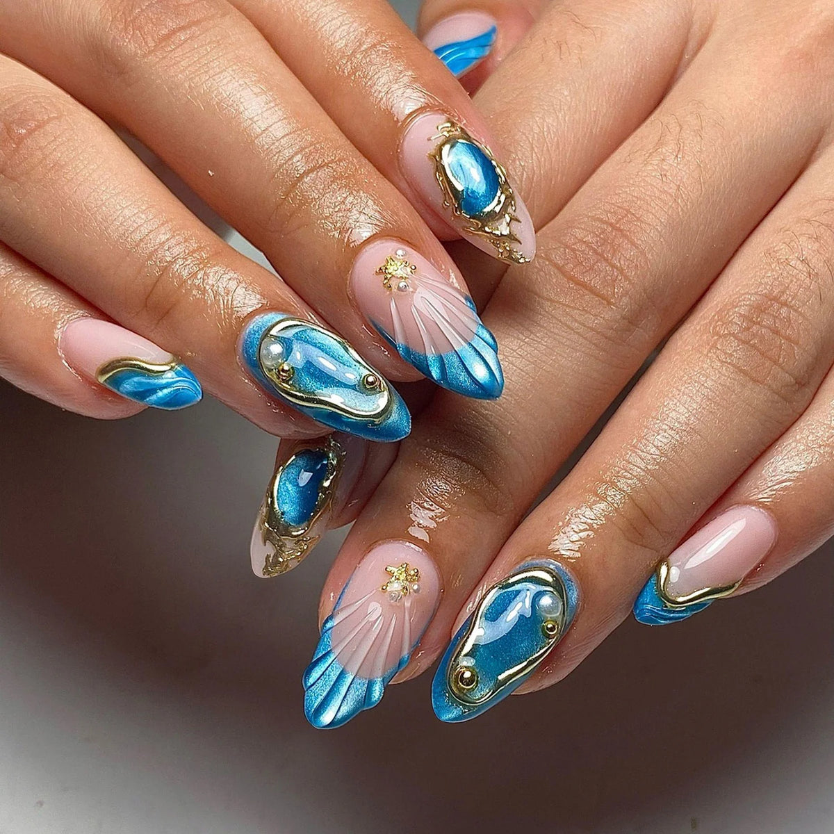 Press-On Nail Tips Gold-Embellished 30-Piece Set