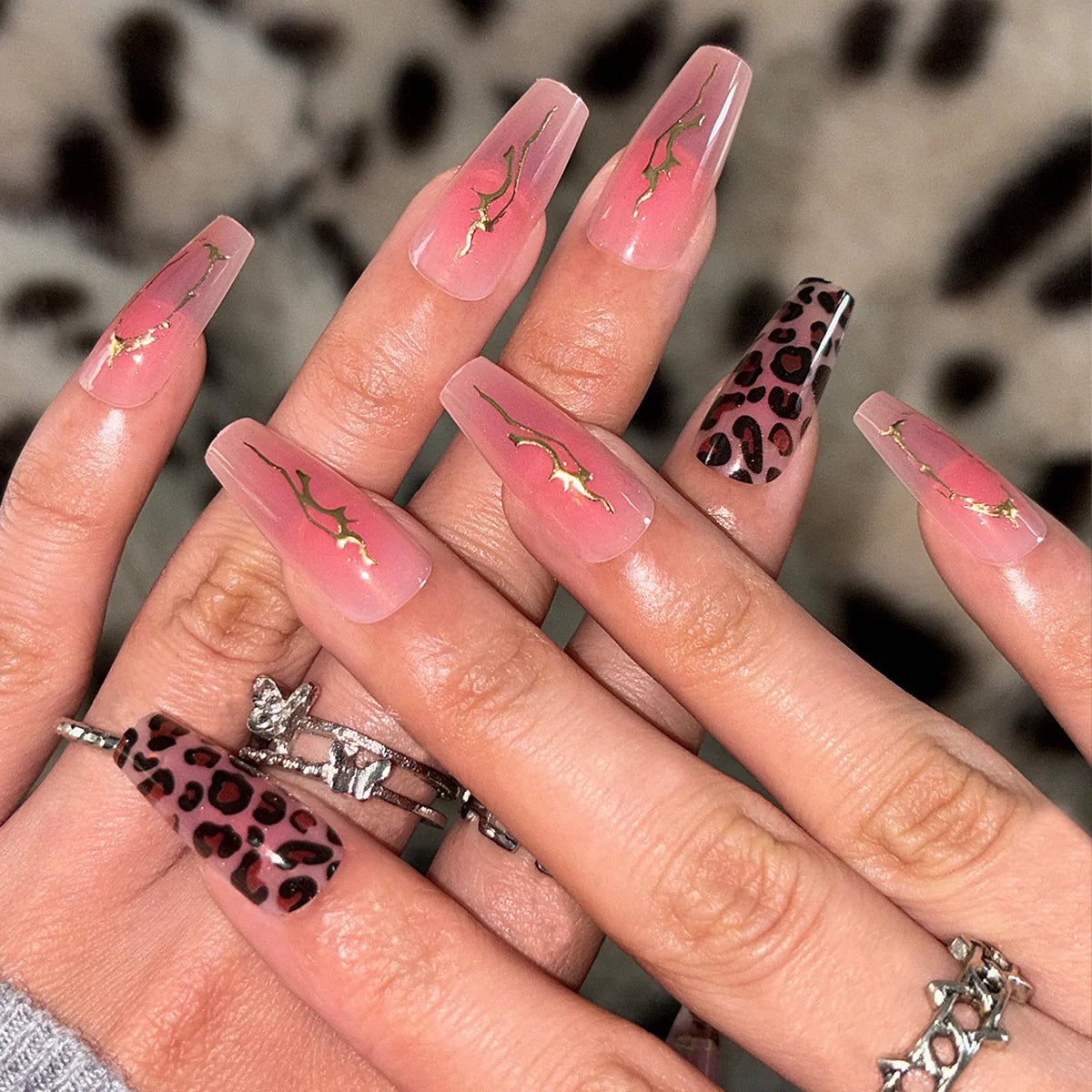 Press-On Nail Tips Self-Adhesive Artistic Lightweight