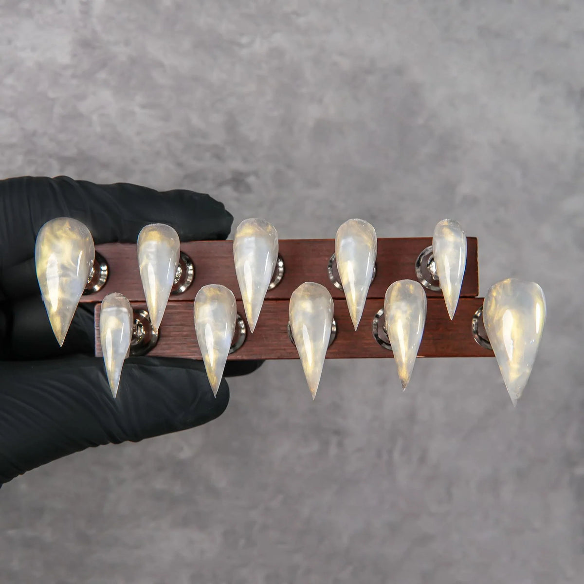 Press-On Nail Tips Short Claw Pointed & Strong Adhesive