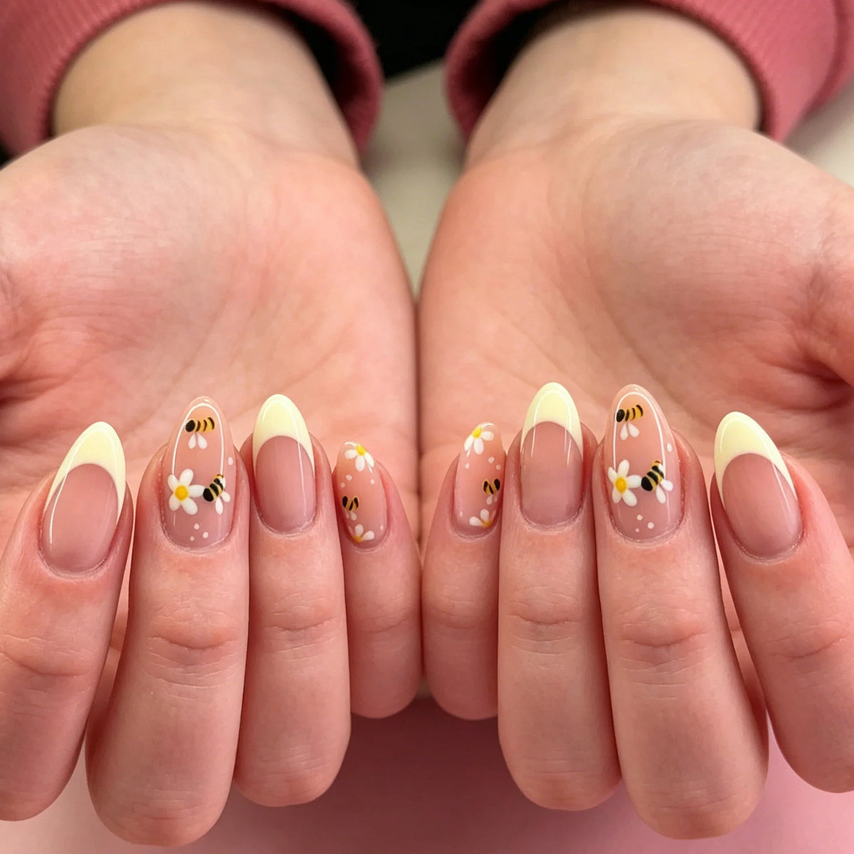 Press-On Nails Almond Shape Floral Bee Set of 24