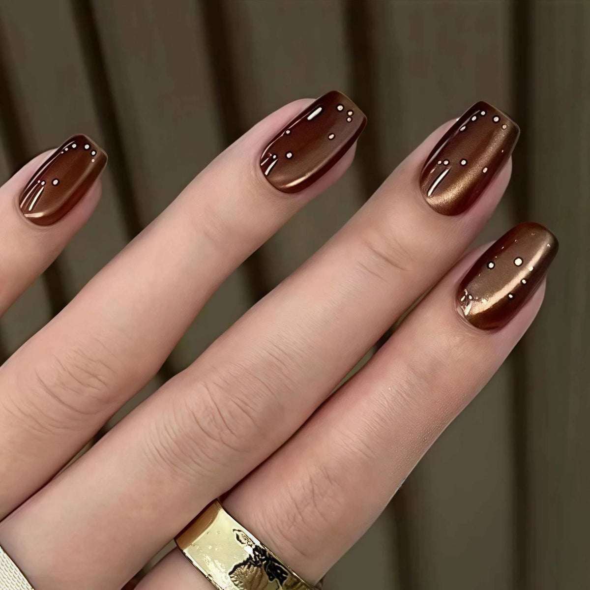 Press-On Nails Almond-Shaped Ombré Self-Adhesive & Reusable