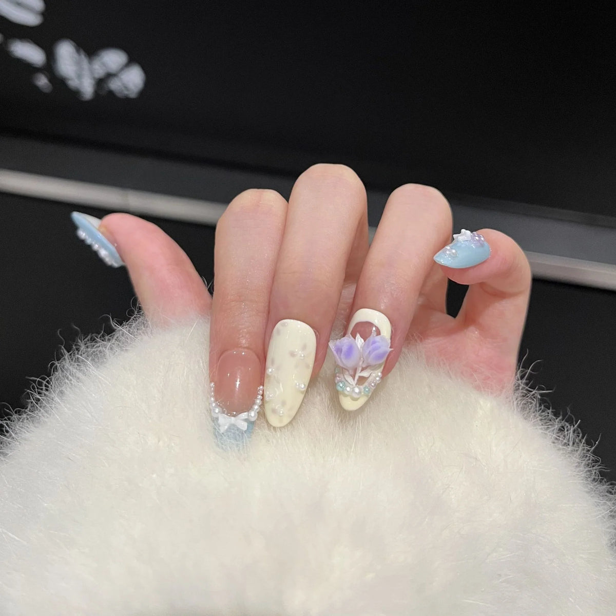 Press-On Nails Artistic Floral Adhesive & Reusable