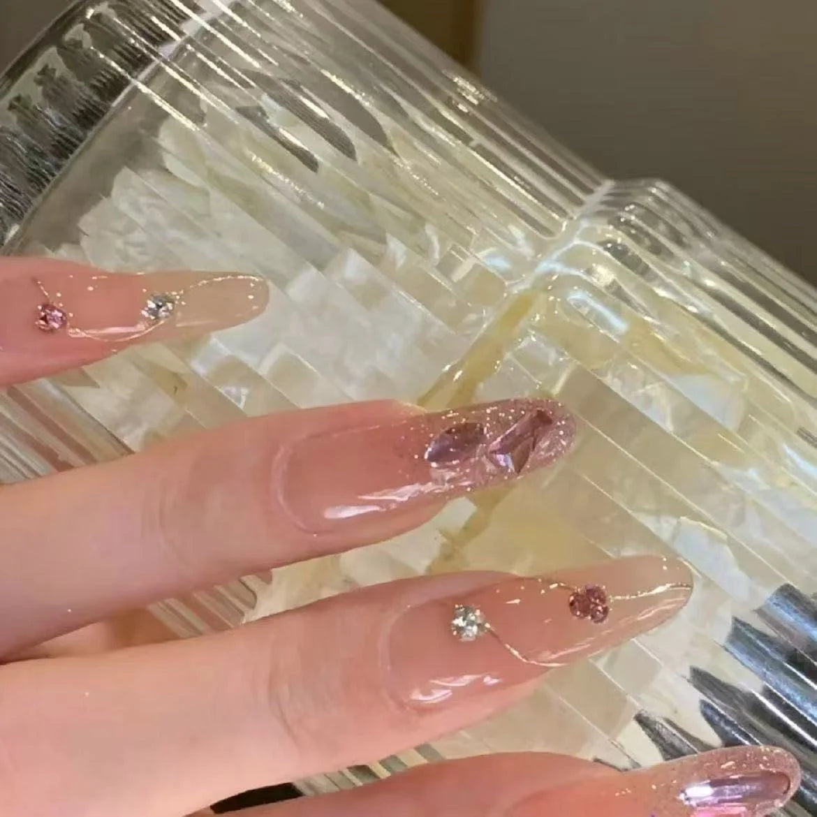 Press-On Nails Artistic Glitter Accents