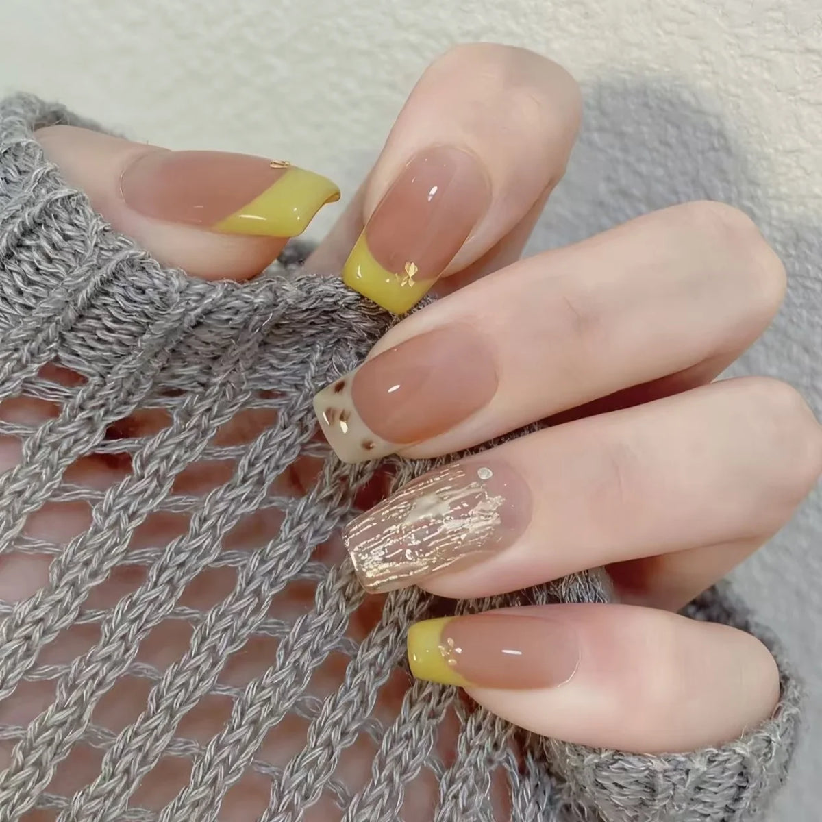 Press-On Nails Artistic Patterns Easy Application