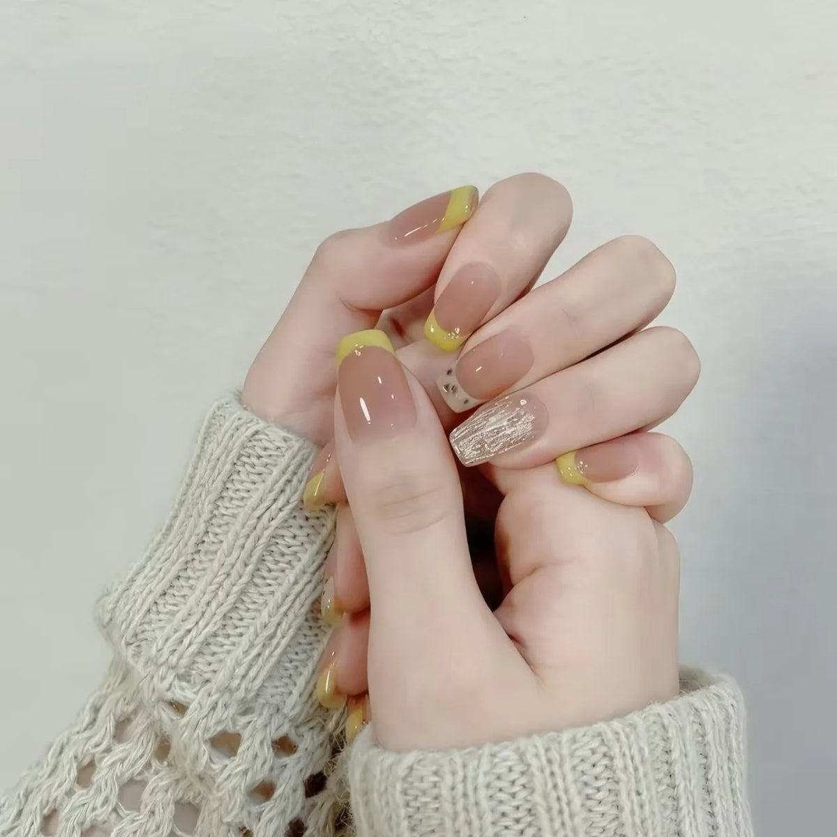 Press-On Nails Artistic Patterns Easy Application