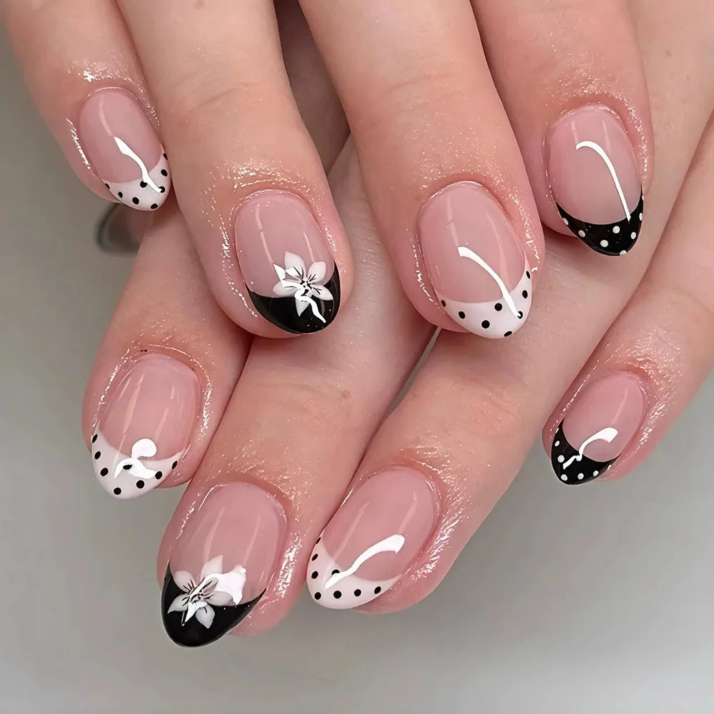 Press-On Nails Black & White Floral 24-Piece