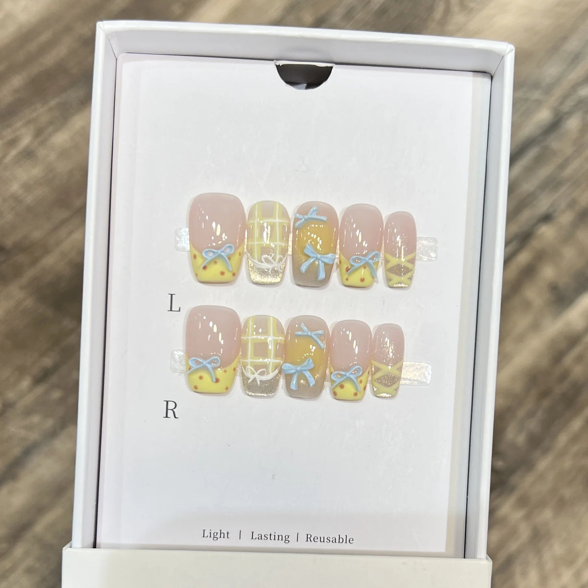 Press-On Nails Floral Accent Reusable Long-Lasting Hold