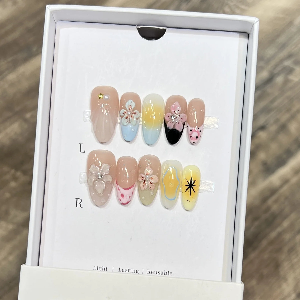 Press-On Nails Floral Accent Reusable Long-Lasting Hold