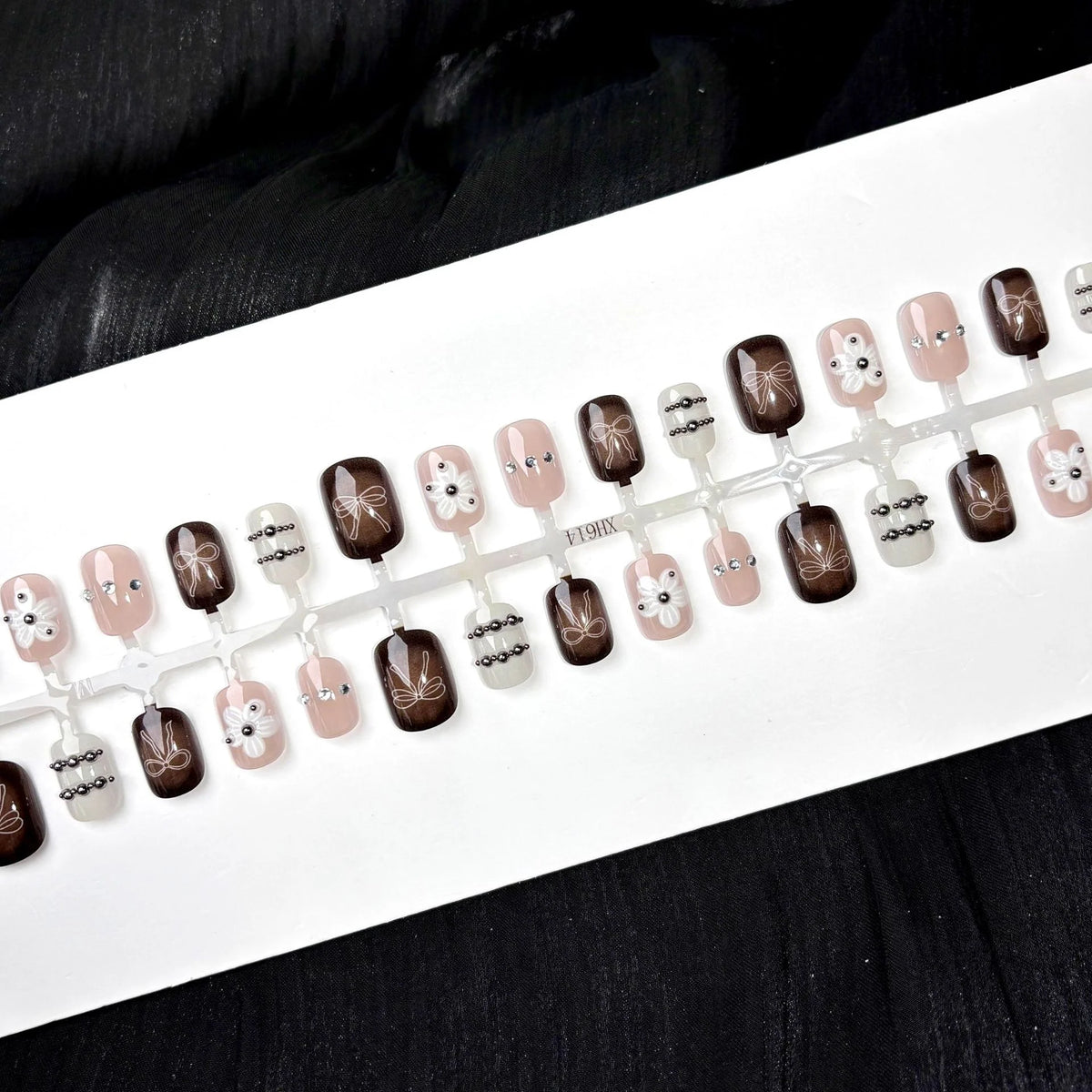 Press-On Nails Floral Accents Reusable & Long-Lasting