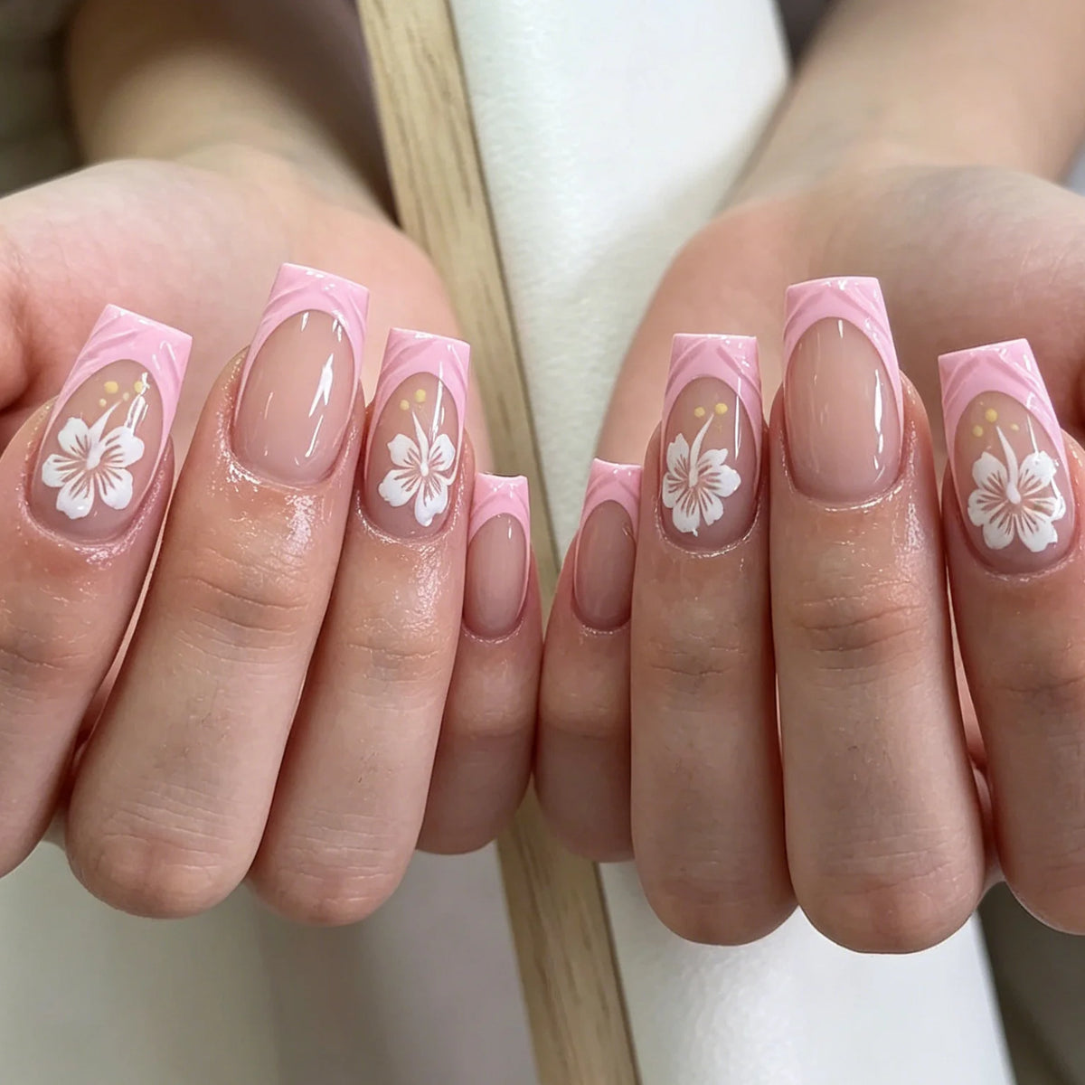 Press-On Nails Floral Design 24-Piece Easy Application & Non-Toxic