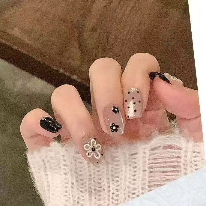 Press-On Nails Floral Design Easy Application & Flexible Fit