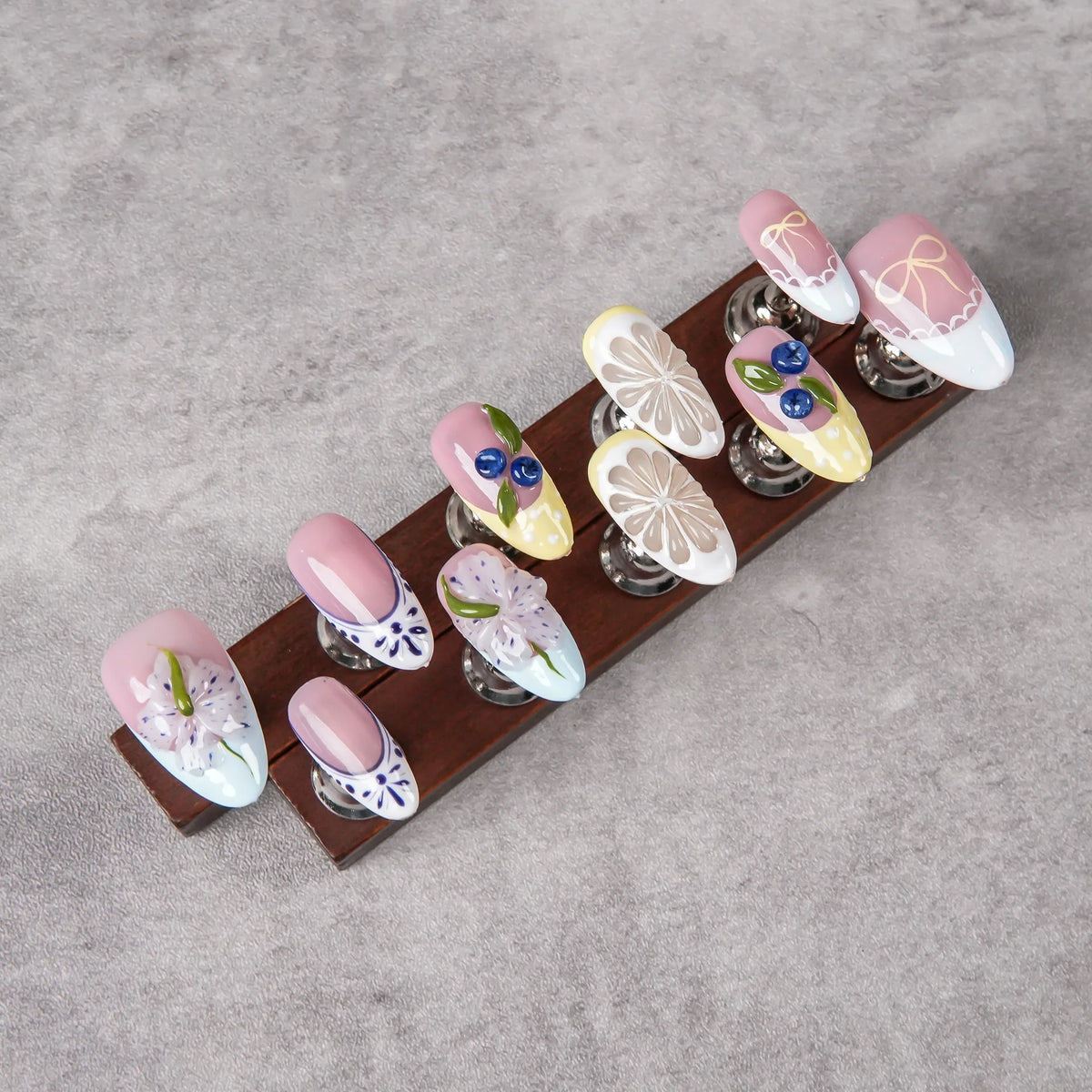 Press-On Nails Floral Design Easy Application & Long-Lasting Wear