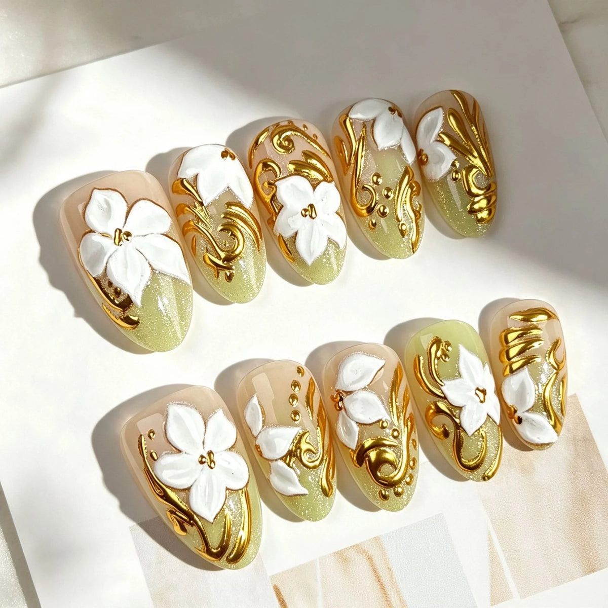 Press-On Nails Floral Design Gold Accents