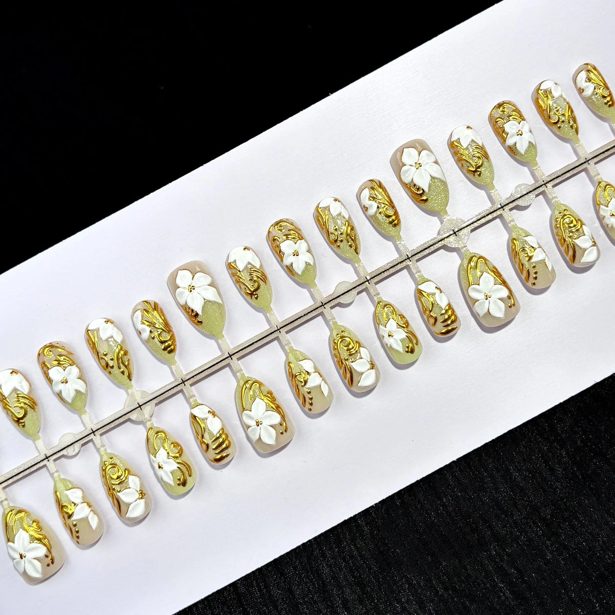 Press-On Nails Floral Design Gold Accents
