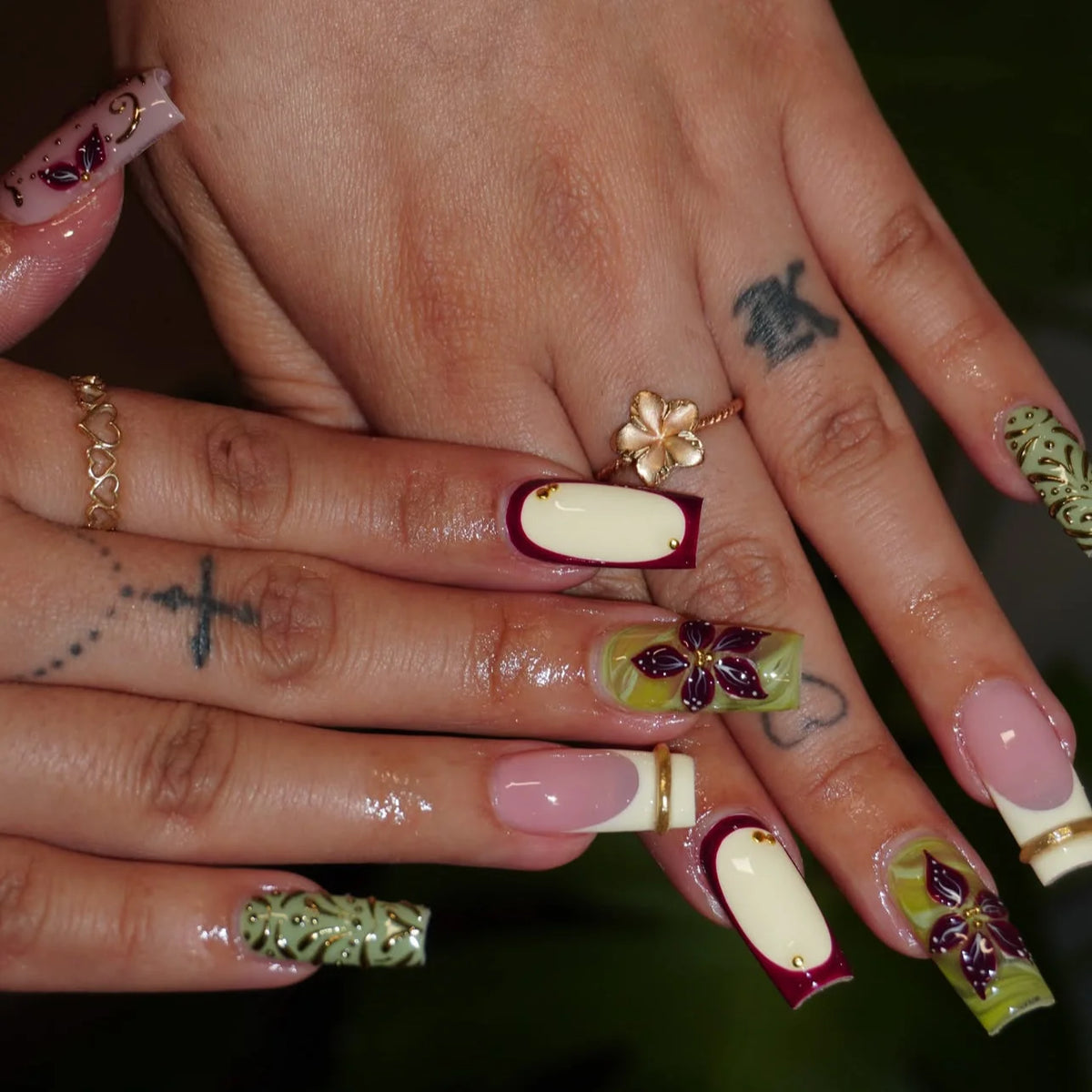 Press-On Nails Floral Design Peel & Press 24 Pieces