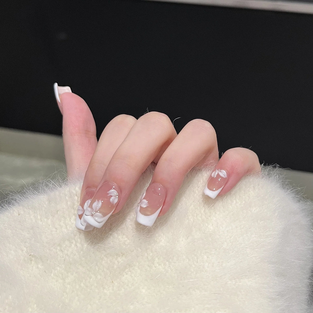 Press-On Nails Floral Design Reusable & Lightweight