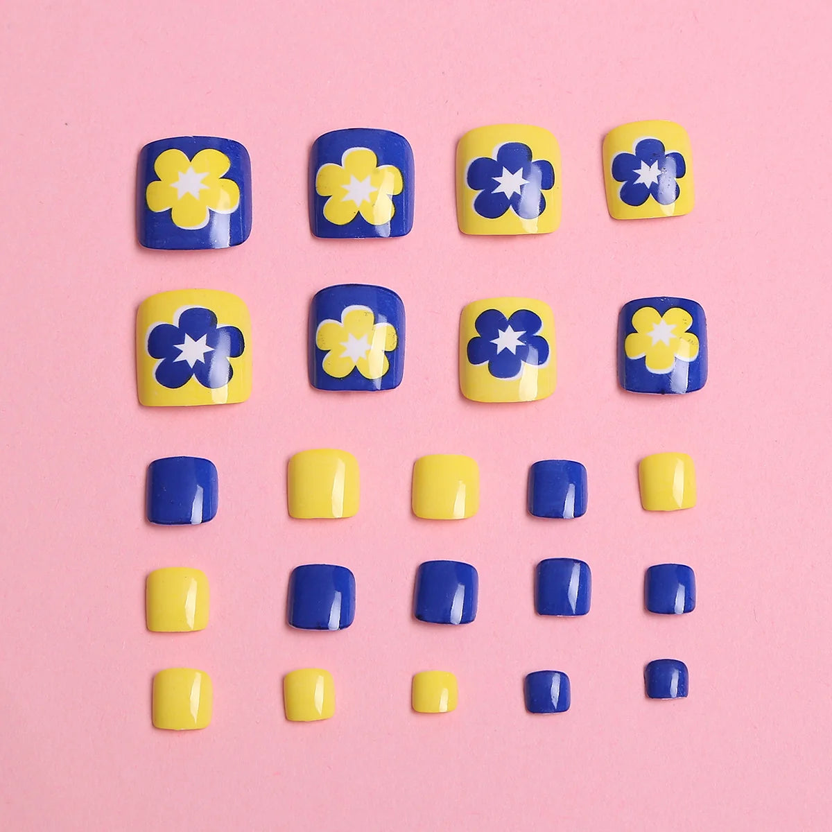 Press-On Nails Floral Design Set of 24