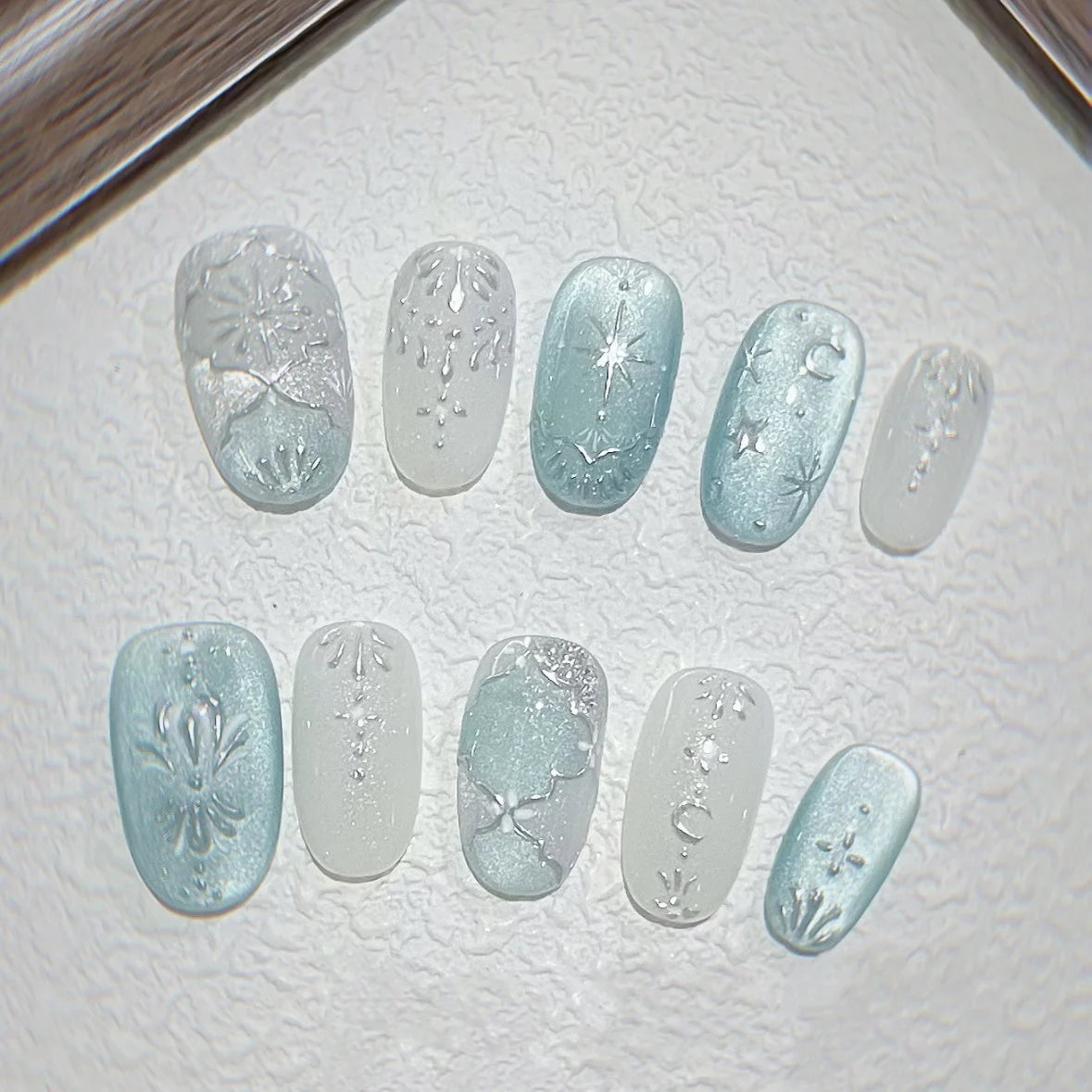 Press-On Nails Floral Embossed Quick Application & Long-Lasting