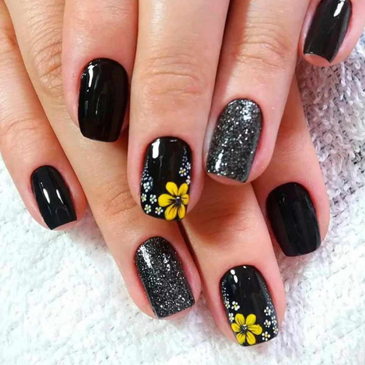 Press-On Nails Floral Glitter Easy Application & Long-Lasting