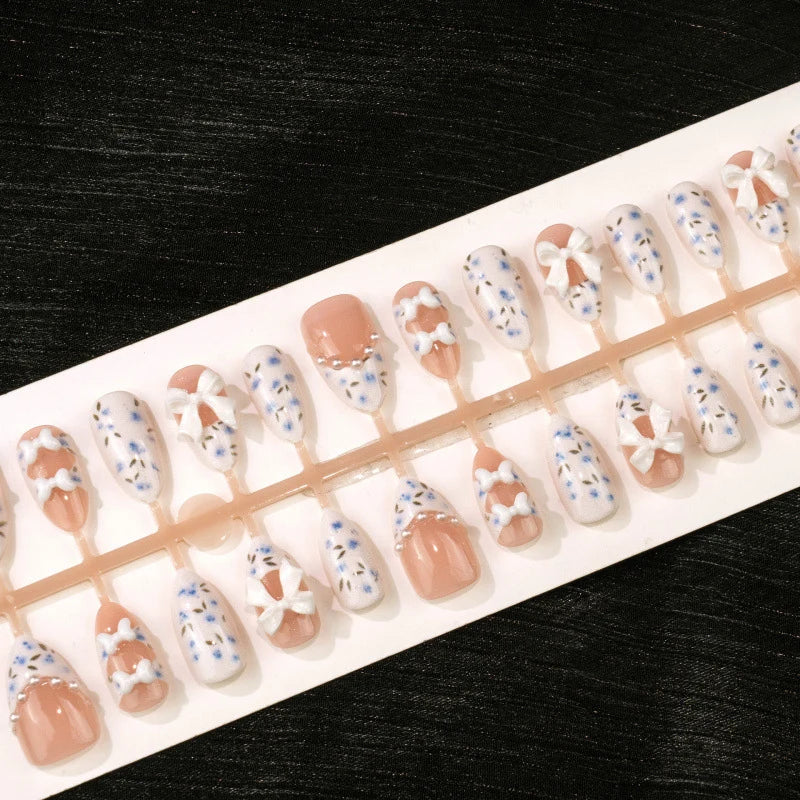 Press-On Nails Floral Lace Pre-Shaped & Reusable