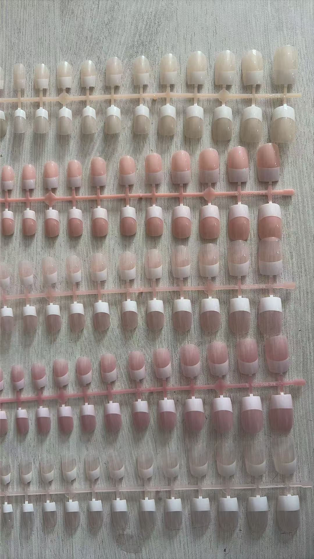 Press-On Nails French Tip 24-Piece Adhesive Tabs