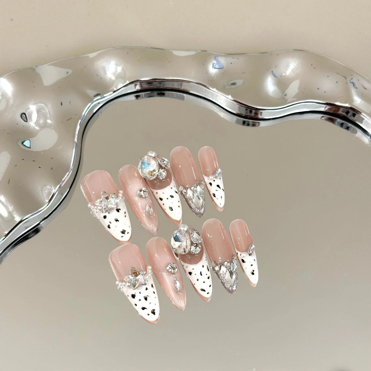 Press-On Nails French Tip Artistic Designs & Easy Application