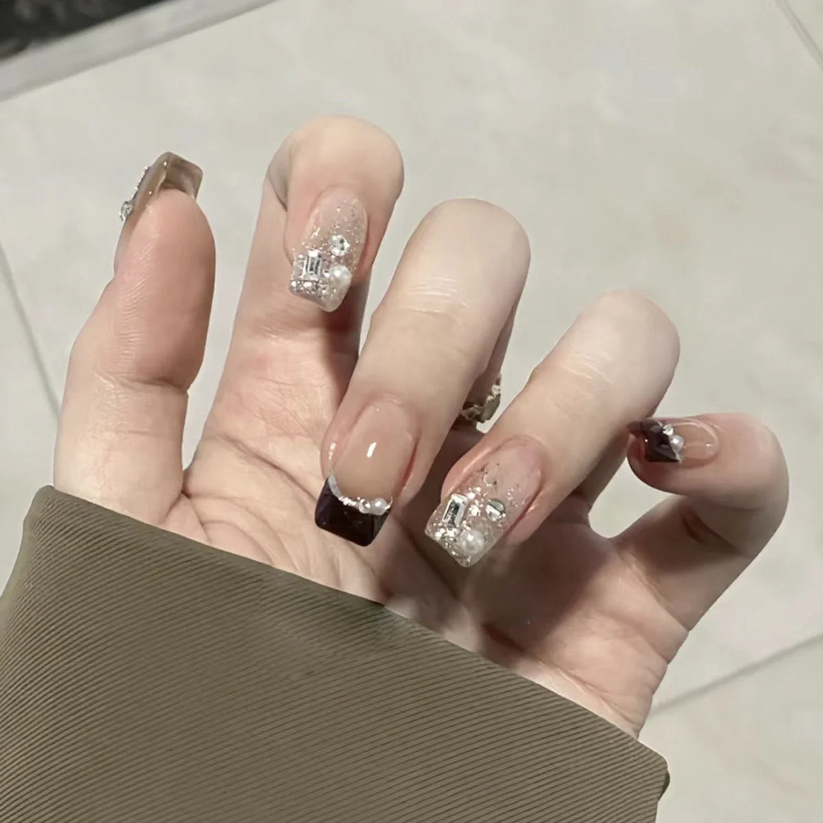 Press-On Nails Full-Cover Glitter & Rhinestone Easy Application