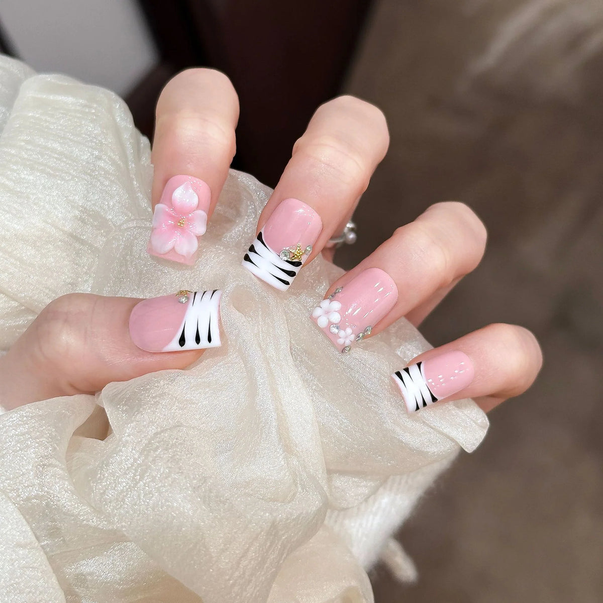 Press-On Nails Gem-Accented Peel & Stick
