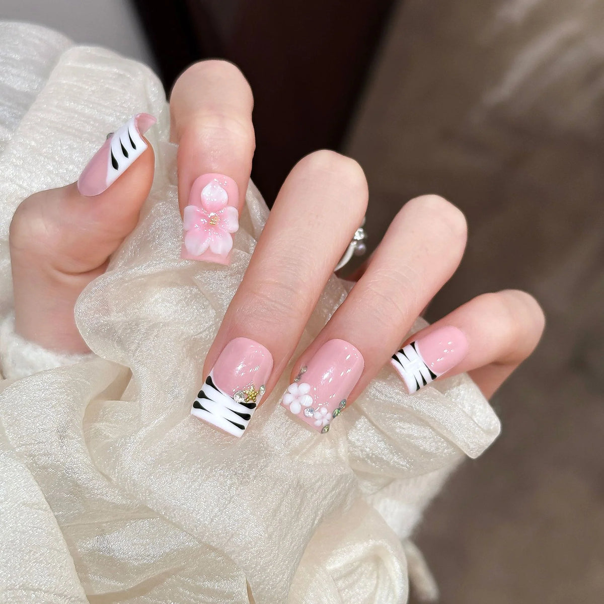 Press-On Nails Gem-Accented Peel & Stick