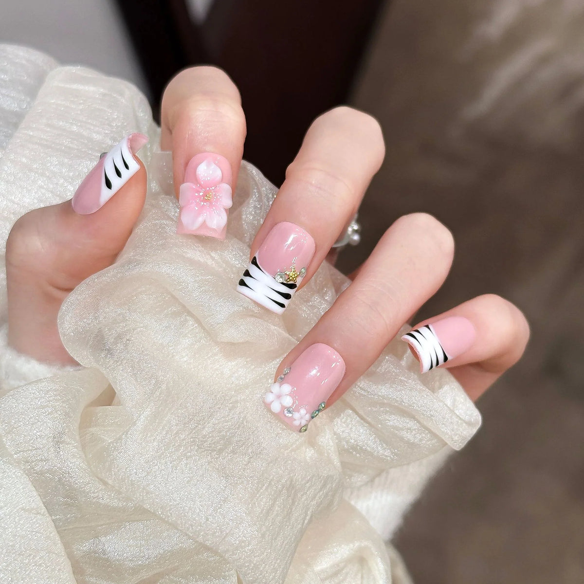 Press-On Nails Gem-Accented Peel & Stick