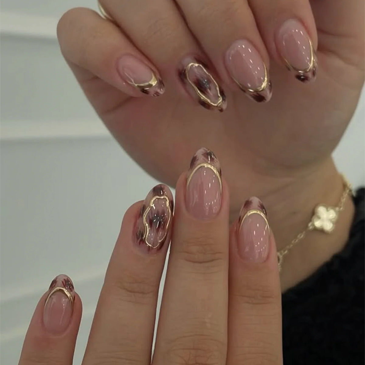 Press-On Nails Gold Accent Reusable Comfortable Fit