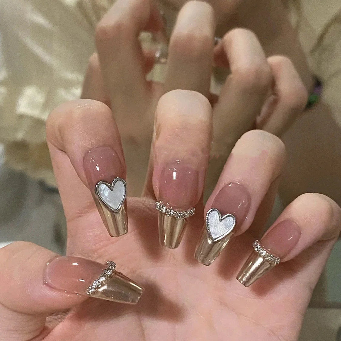 Press-On Nails Heart-Embellished Glossy Silver