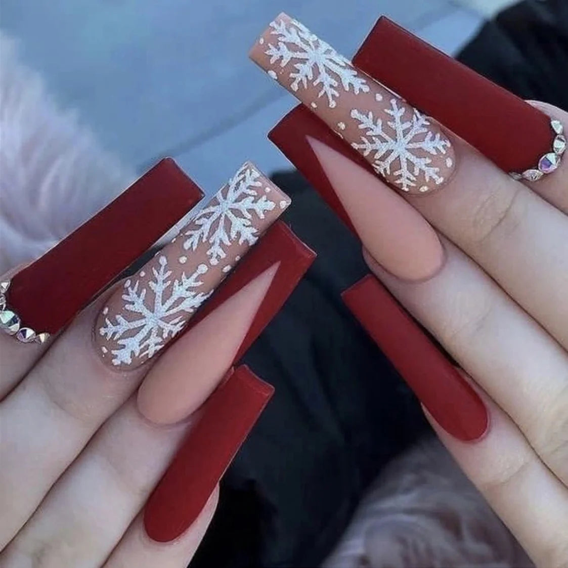 Press-On Nails Holiday Snowflake Designs Mixed Lengths & Shapes