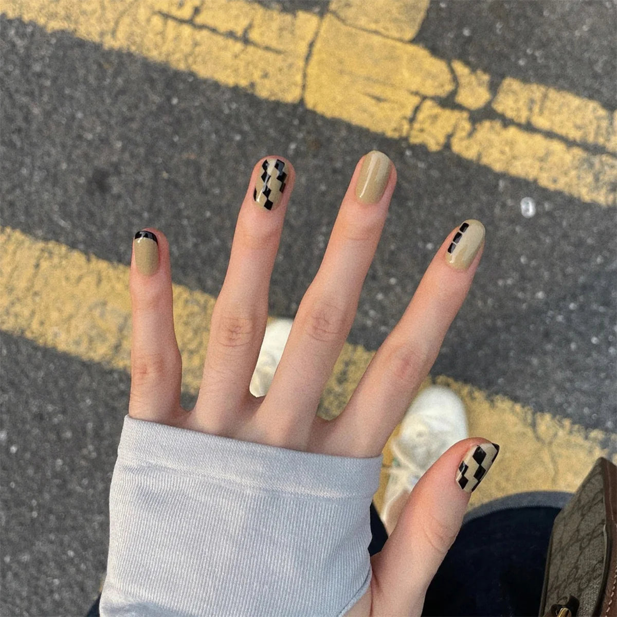 Press-On Nails Leaf Design Easy-Apply & Reusable