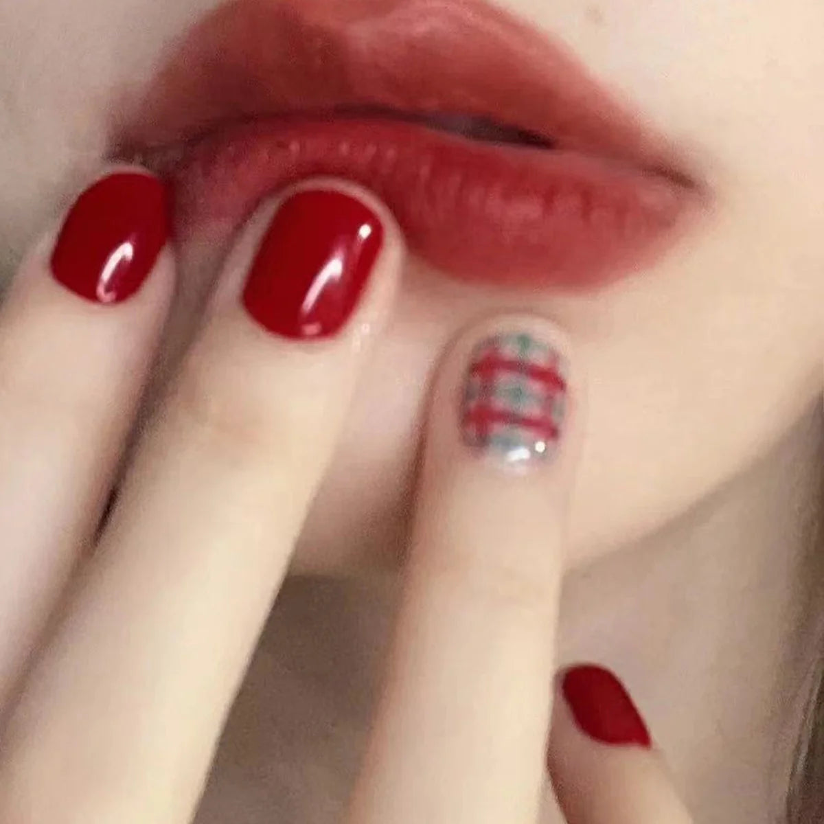 Press-On Nails Leaf Design Easy-Apply & Reusable