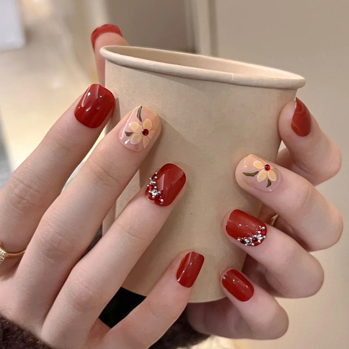Press-On Nails Leaf Design Easy-Apply & Reusable
