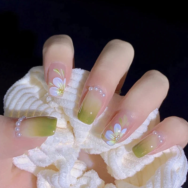 Press-On Nails Matte Floral Peel & Stick
