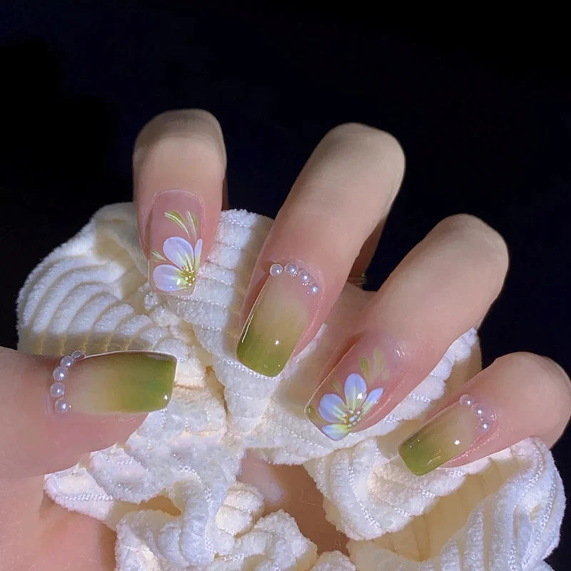 Press-On Nails Matte Floral Peel & Stick