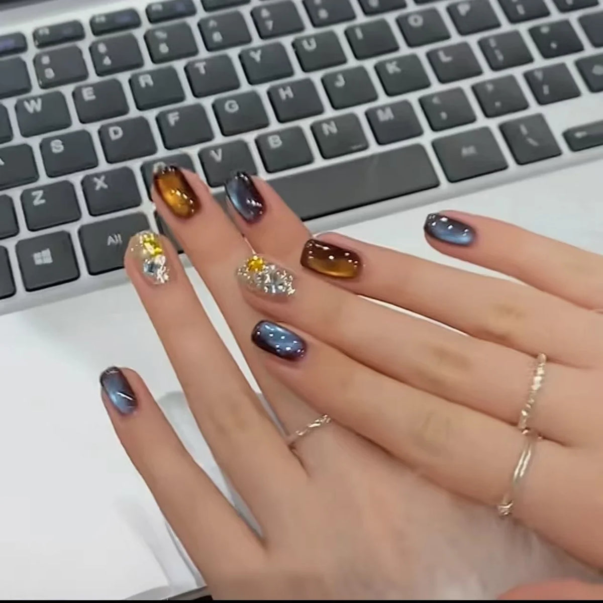 Press-On Nails Ombre Gradient Metallic Accents Long-Lasting