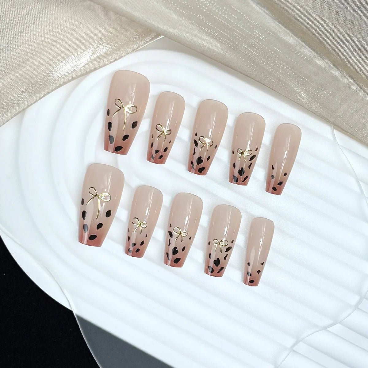 Press-On Nails Peel-And-Press Bow Art 30-Piece