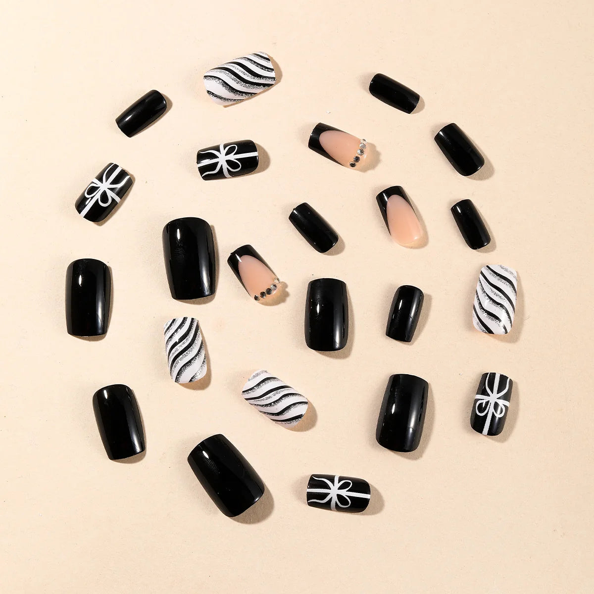 Press-On Nails Pre-Designed Black & White Long Lasting