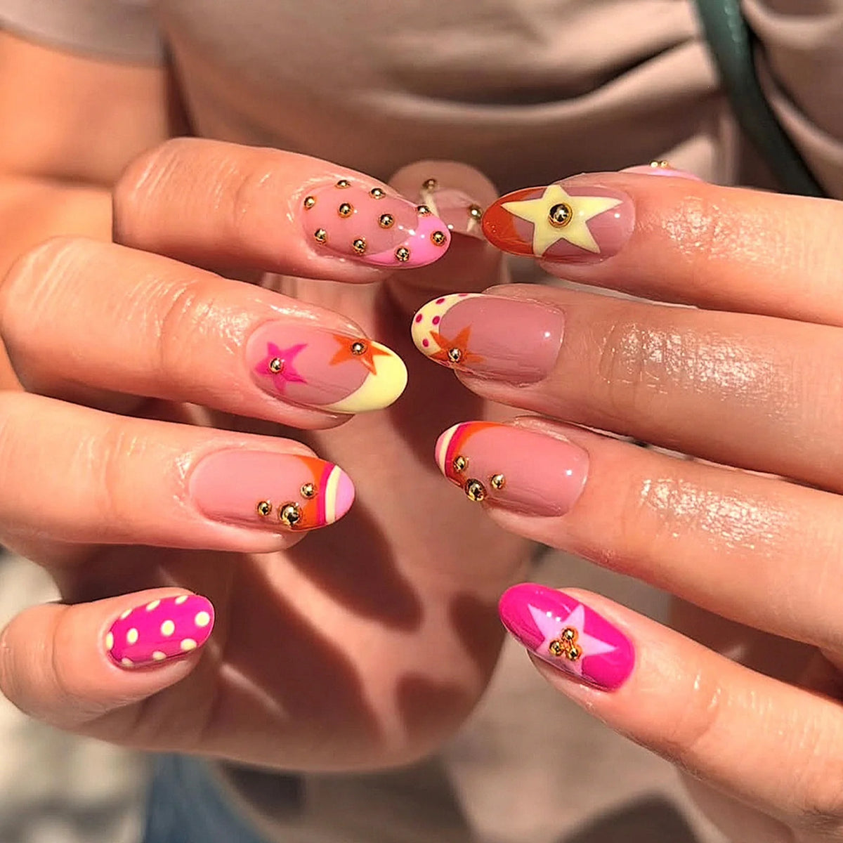 Press-On Nails Red Gold Accents Ergonomic Fit