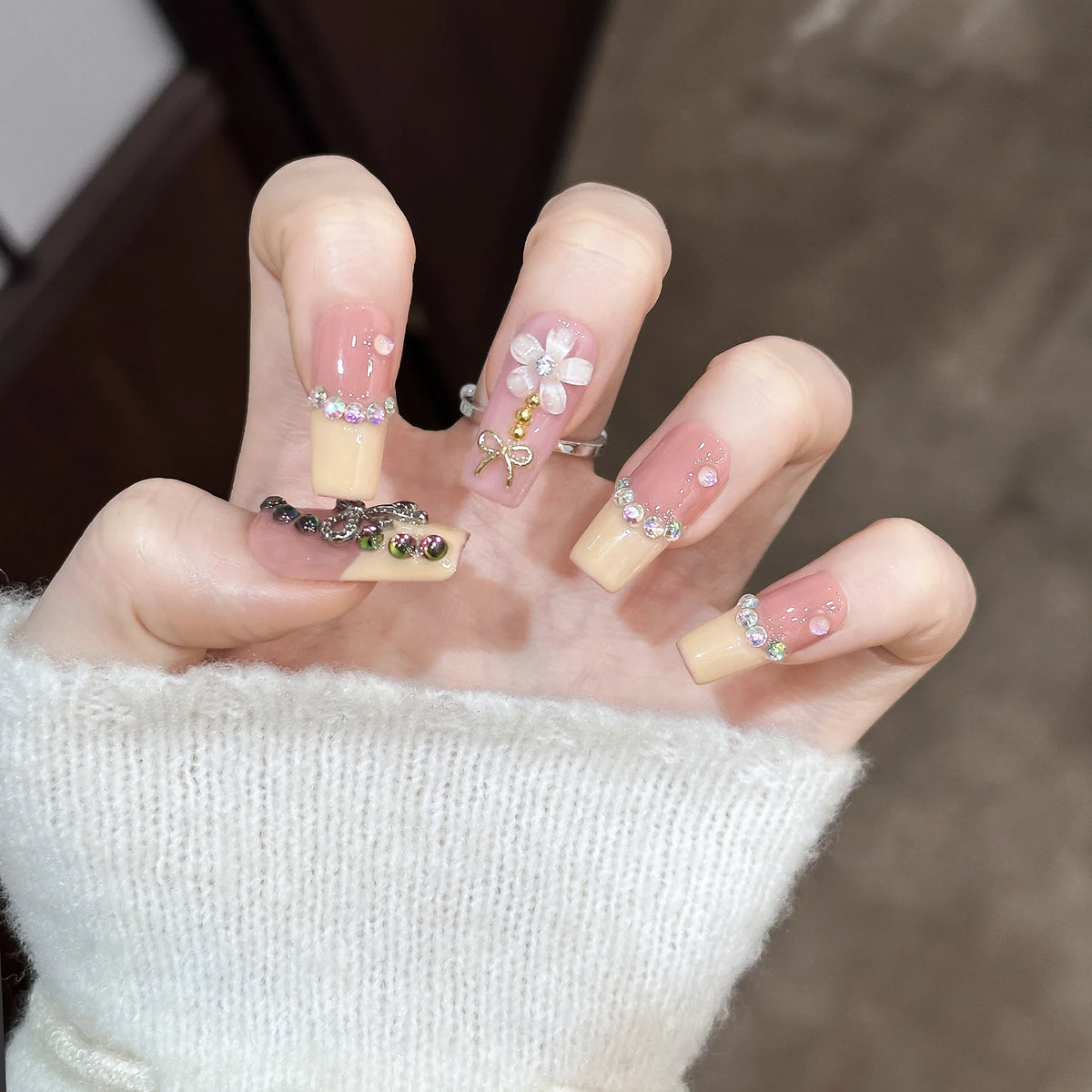 Press-On Nails Rhinestone & Floral Easy-Apply Adhesive