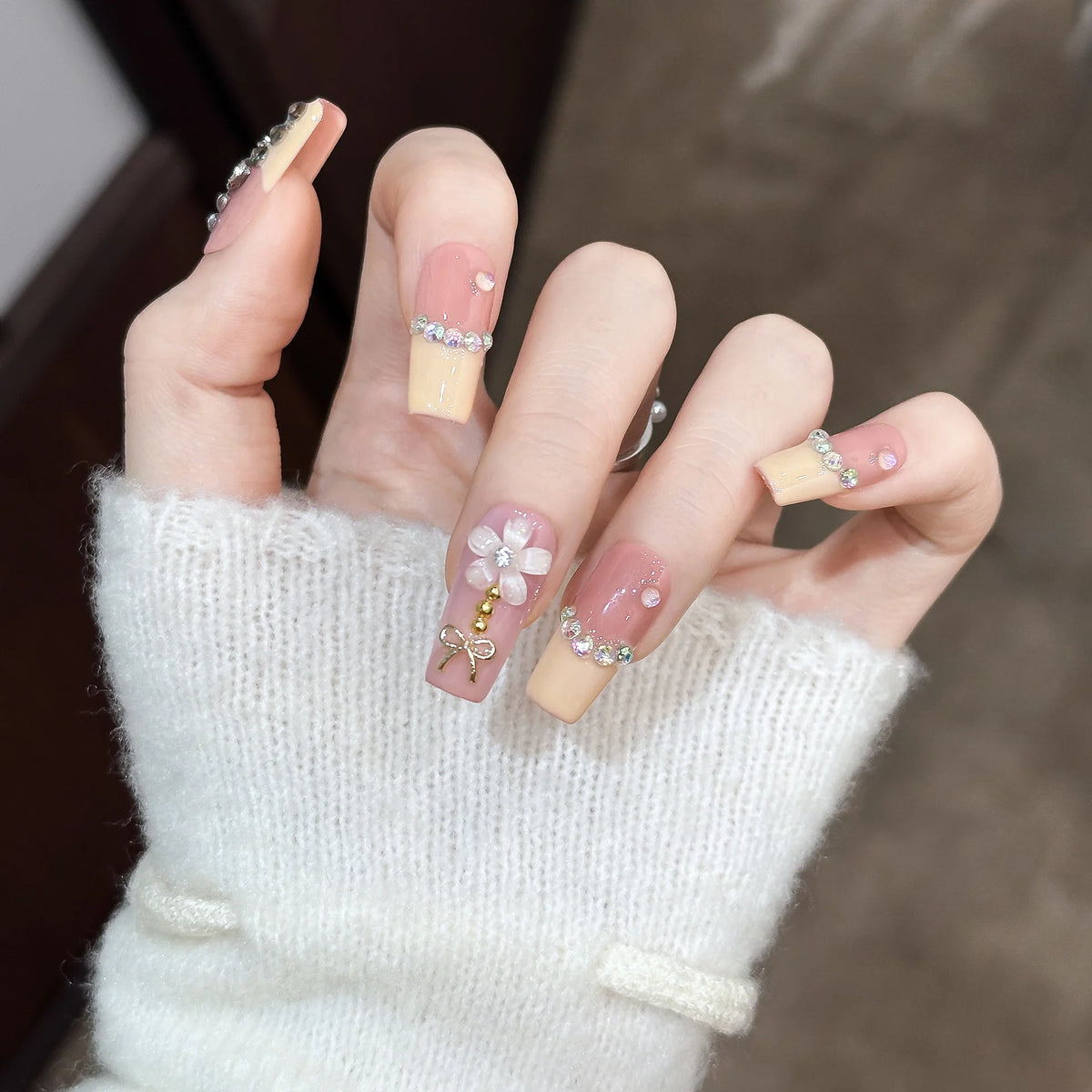 Press-On Nails Rhinestone & Floral Easy-Apply Adhesive