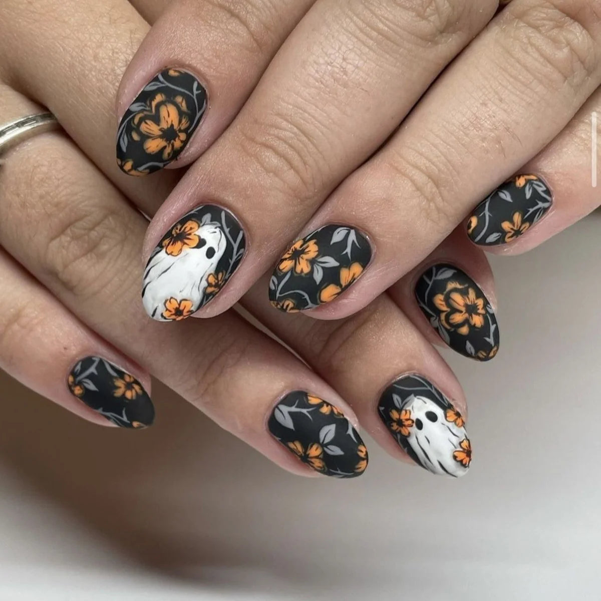 Press-On Nails Seasonal Floral Peel-and-Stick & Reusable