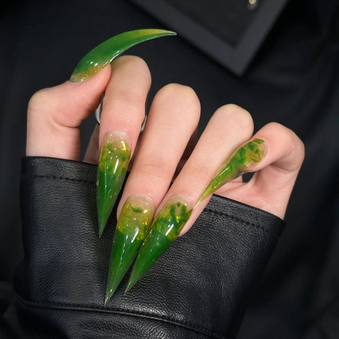 Press-On Nails Stiletto Green Marble Glue-Free & Reusable
