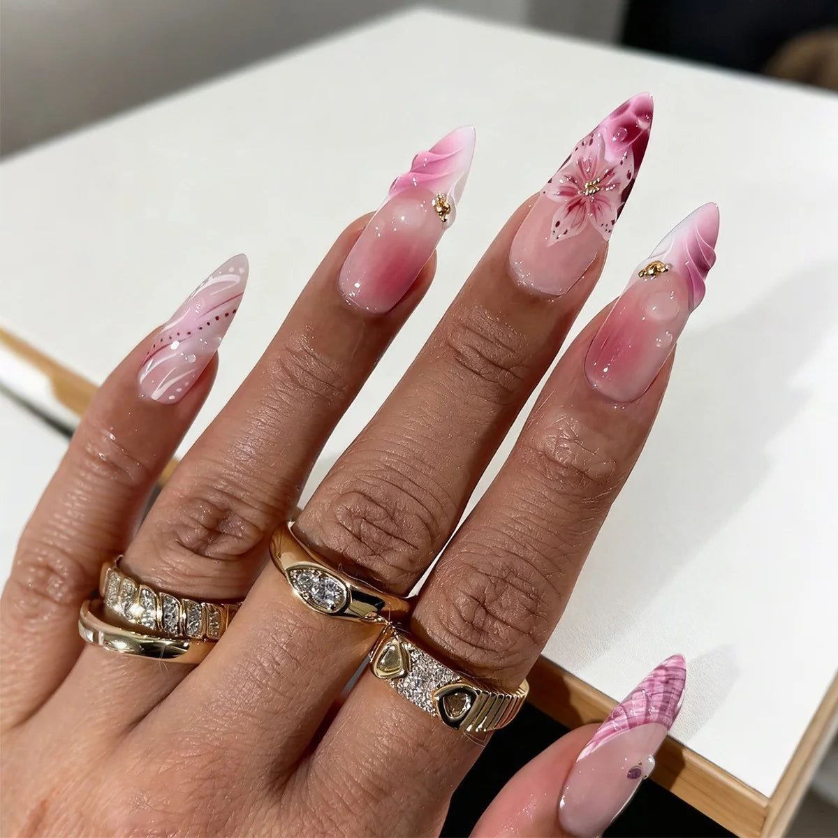 Press-On Nails Stiletto Hand-Painted Floral