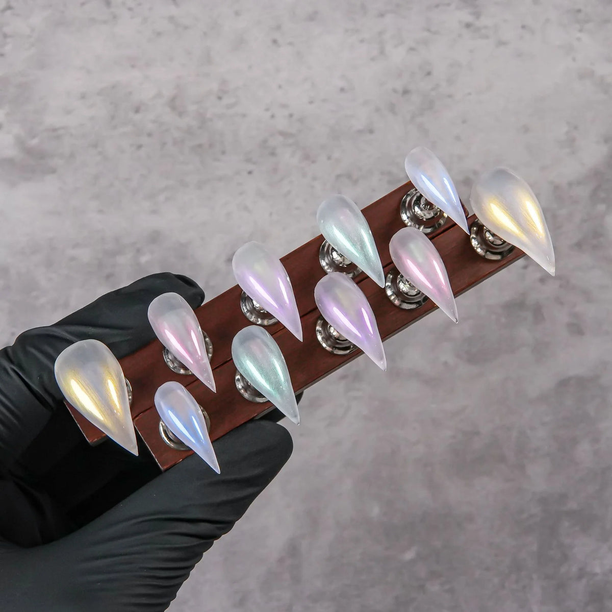 Press-On Nails Stiletto Iridescent Short Claw