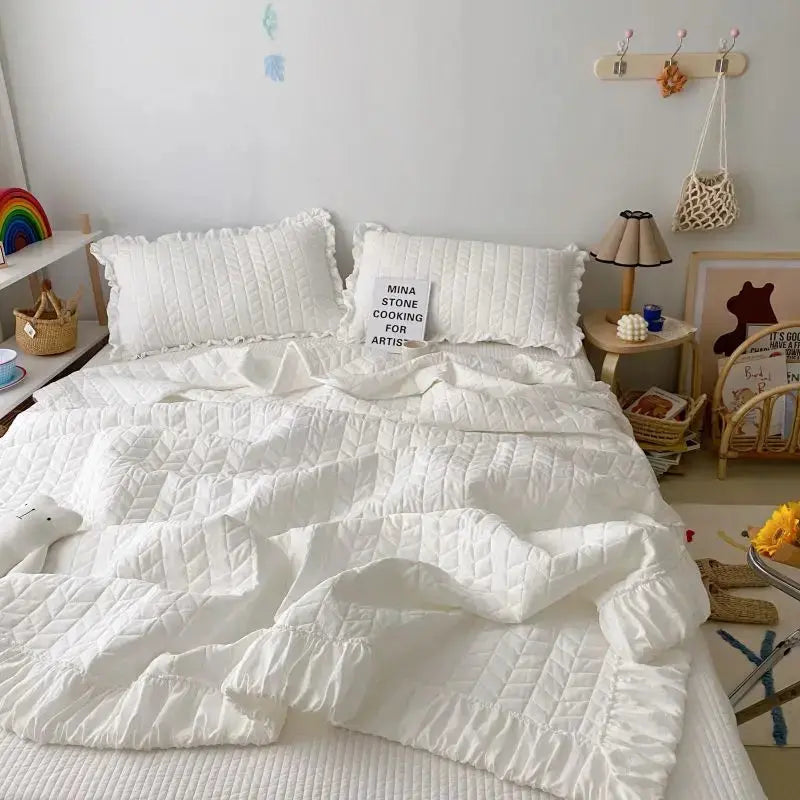 Quilt Set Lightweight Seersucker Ruffled Edges 3-Piece